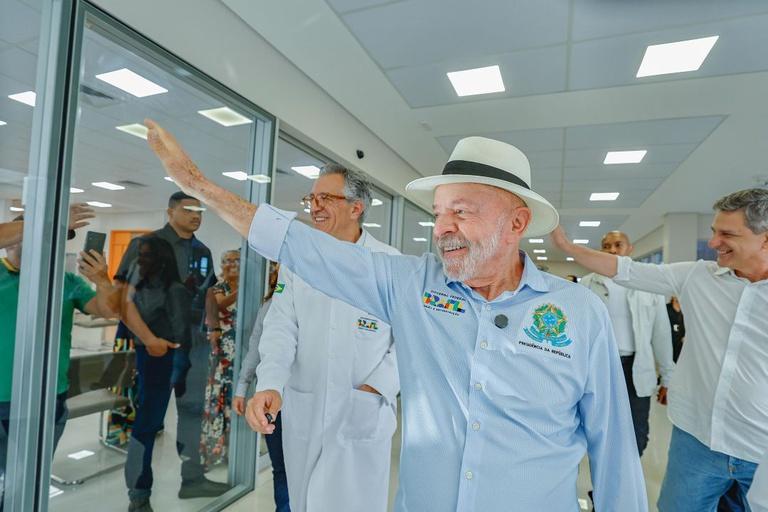 'Povo merece respeito e decência', diz Lula em visita ao primeiro hospital oncológico interestadual do país