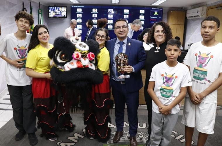 Profissionais de saúde e festival de dança recebem homenagem