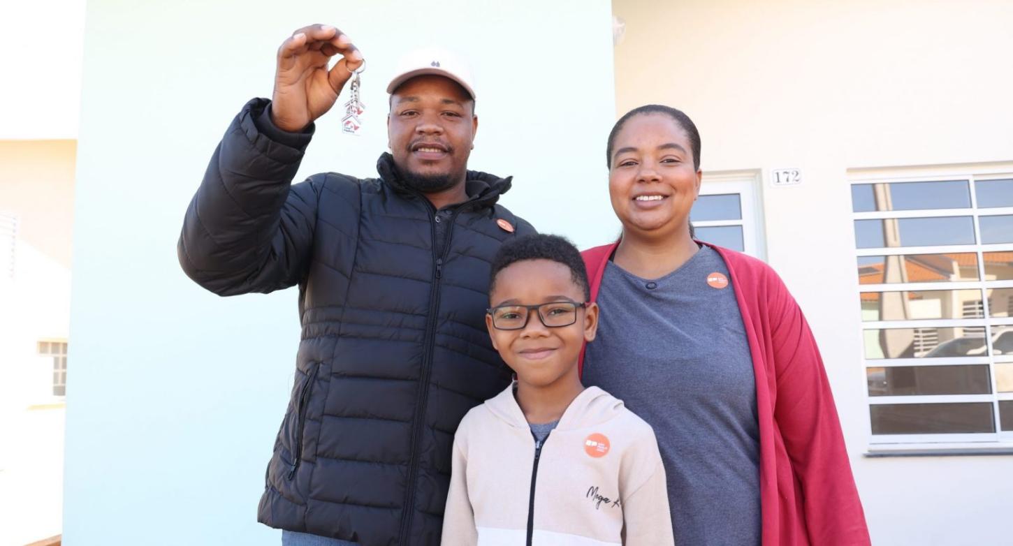 SP conclui conjunto habitacional com a entrega de casas a 174 famílias em Araçoiaba da Serra