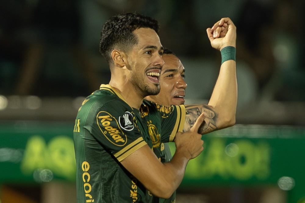 Zagueiro do Mirassol celebra 1° gol na Libertadores na carreira: 