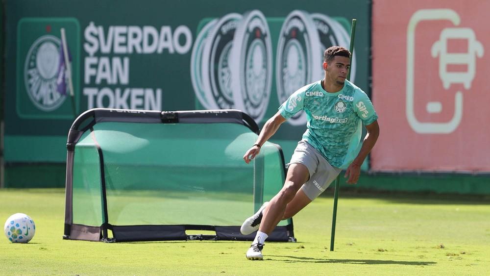 Arthur se reapresenta ao Palmeiras e aumenta lista de jogadores que voltam antes de data estipulada
