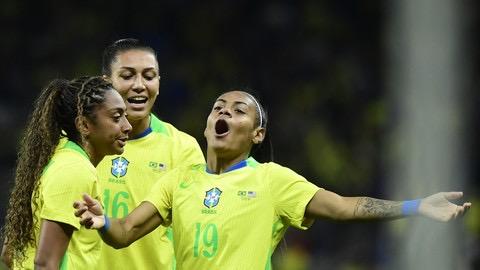 Brasil faz dois gols em três minutos, segura pressão e vence amistoso contra EUA