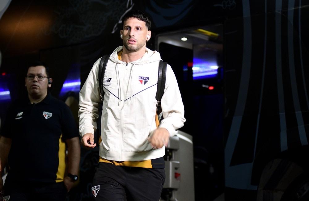 Calleri quer contrato até 2028 e cláusula por metas para renovar com o São Paulo