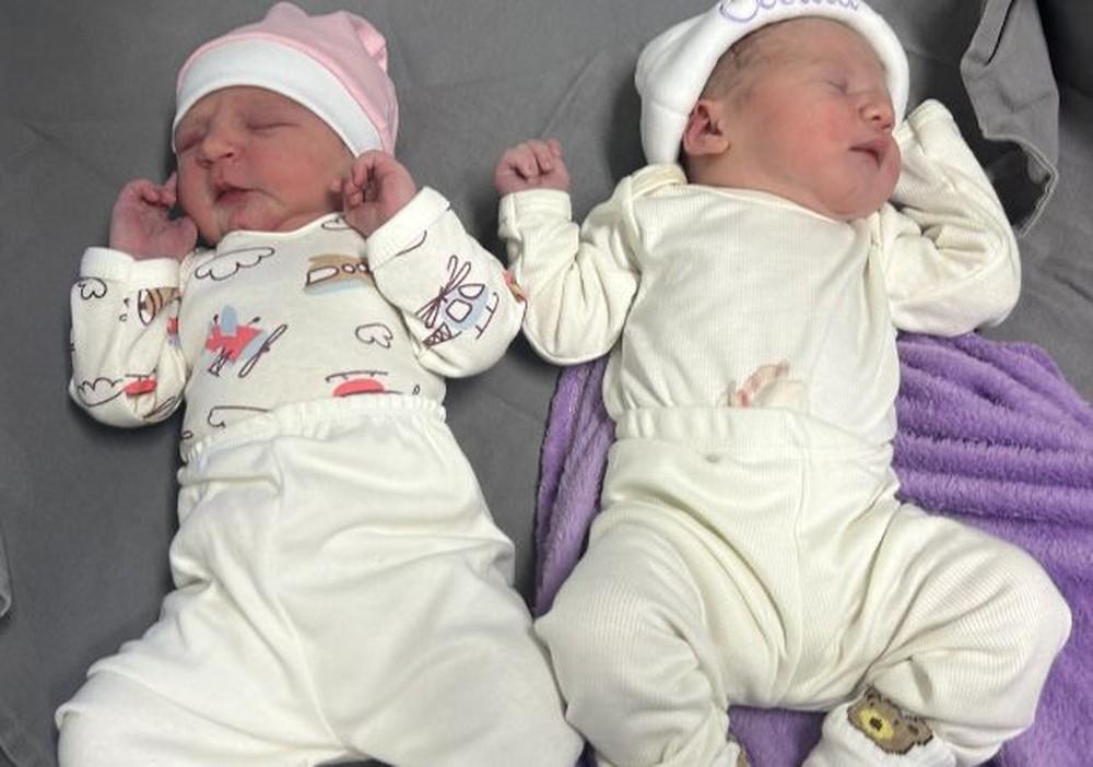 Duas bebês nascem com o mesmo nome e exatamente no mesmo horário em hospital de SC