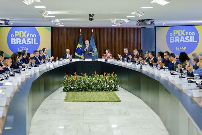 Em reunião ministerial, Lula defende soberania do Brasil e sequência de diálogo com os EUA