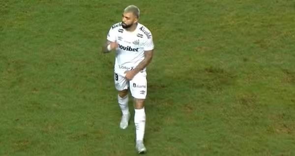 Gabigol, do Santos, é suspenso por um jogo pelo STJD por gesto obsceno a torcedor