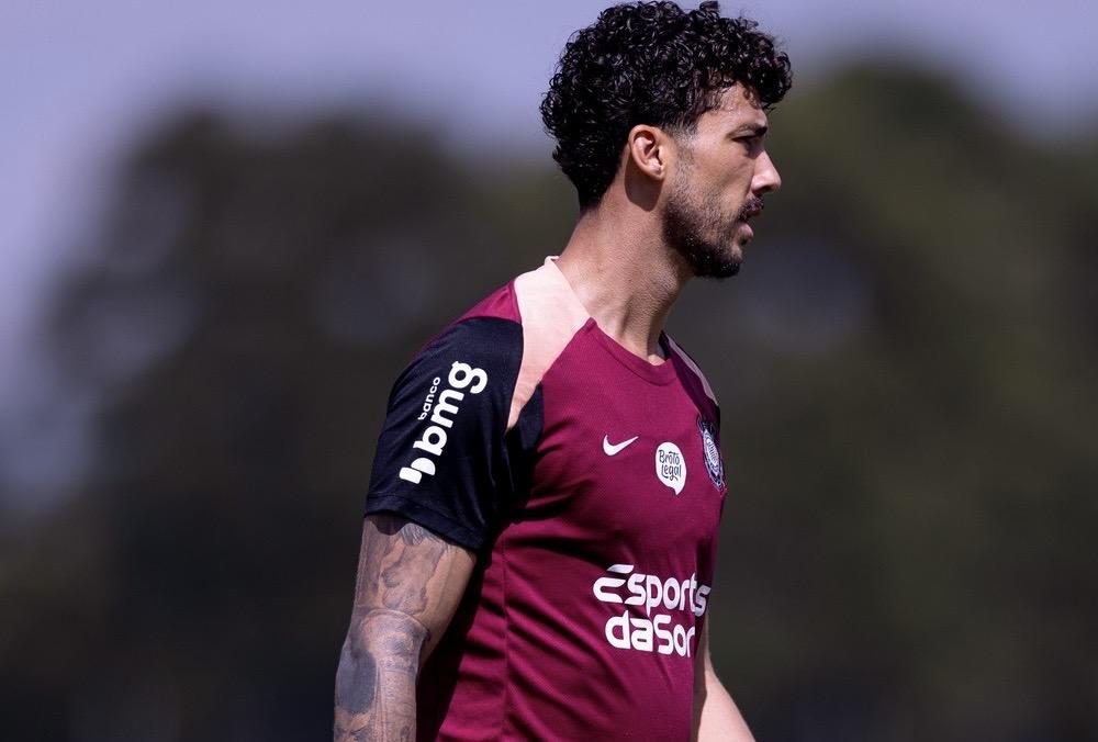 Gustavo Henrique está perto de igualar marca de 2025 e busca ano mais artilheiro da carreira