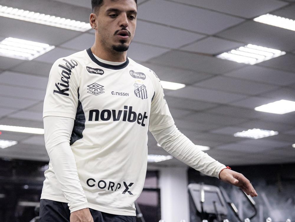 Santos esvazia departamento médico antes de retorno do Brasileirão
