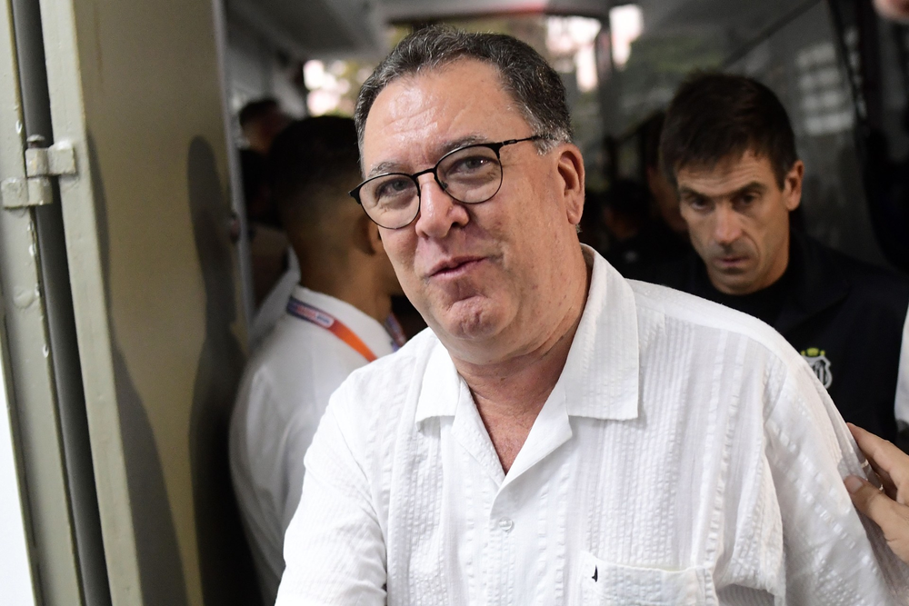 Teixeira minimiza caso de lesão de Neymar e fala sobre reforços no Santos: 