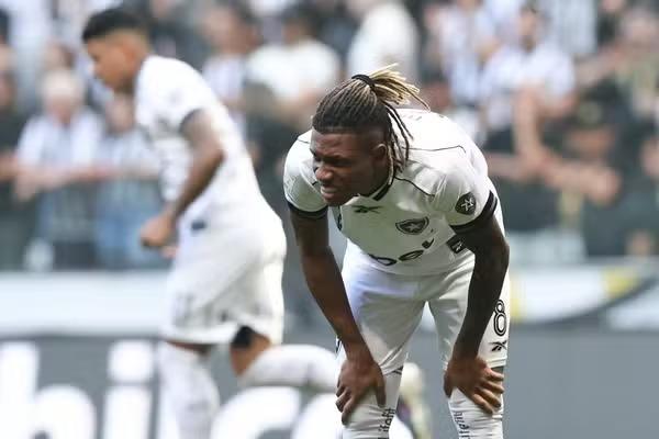 Textor explica negociação com Forest e detona postura de Danilo no Botafogo: 