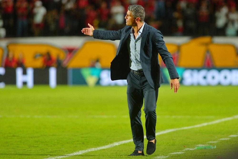 Análise: estreia de Pedro Emanuel expõe velhos problemas e dura realidade do Vasco no Brasileiro