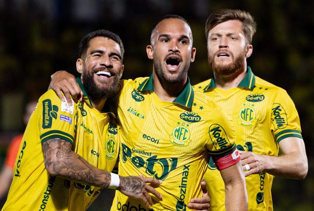 Análise: Mirassol resolve nos escanteios e sai do Z-4 do Brasileirão após quatro meses