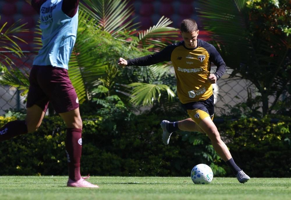 Artilheiro da intertemporada, Gustavo Santana ganha força como opção no São Paulo