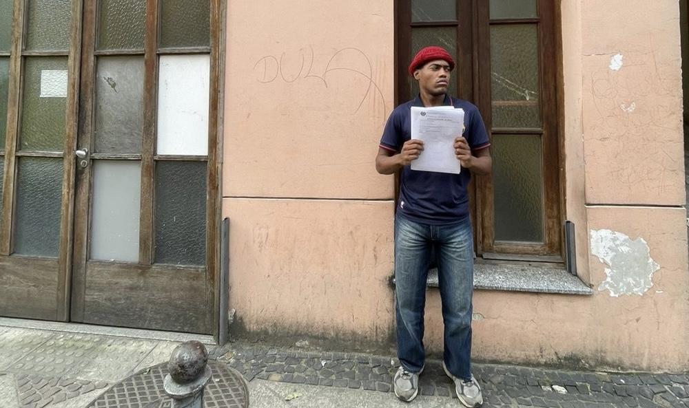 Ator diz ter levado cabeçada de homem ao perguntar onde era o banheiro em shopping: 'Racista'