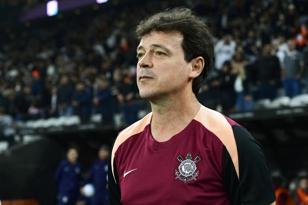 Diniz elogia jogo do Corinthians, mas minimiza efeitos da pausa: 