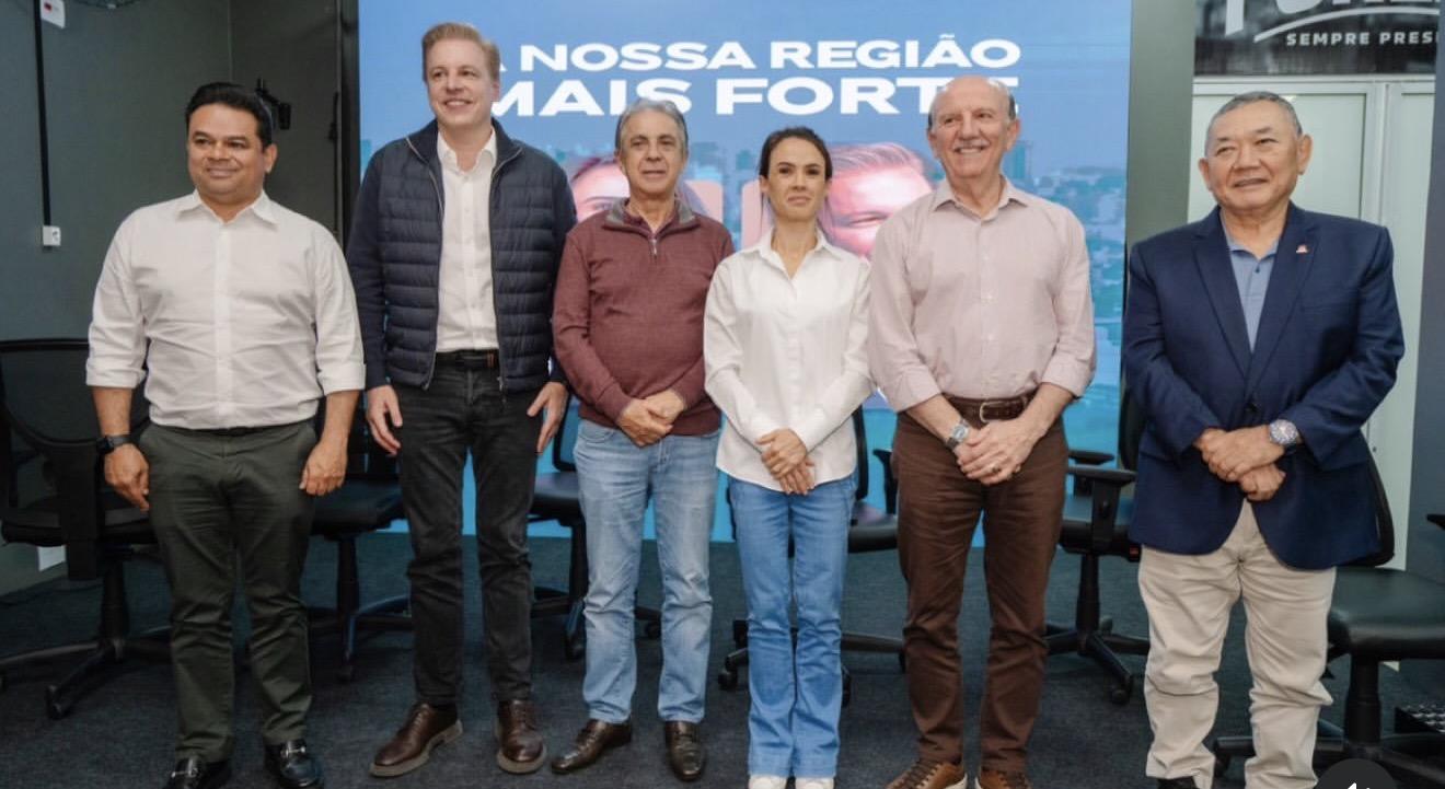 Em coletiva de imprensa realizada na última segunda-feira (20) Bruna Furlan e Igor Soares receberam o apoio do Ex-prefeito Rubens Furlan e dos Prefeitos Piteri, Dr. Sato e Teco
