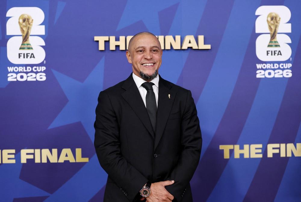 Ex-lateral Roberto Carlos pede desculpas à torcida do Palmeiras por passagem pelo Corinthians