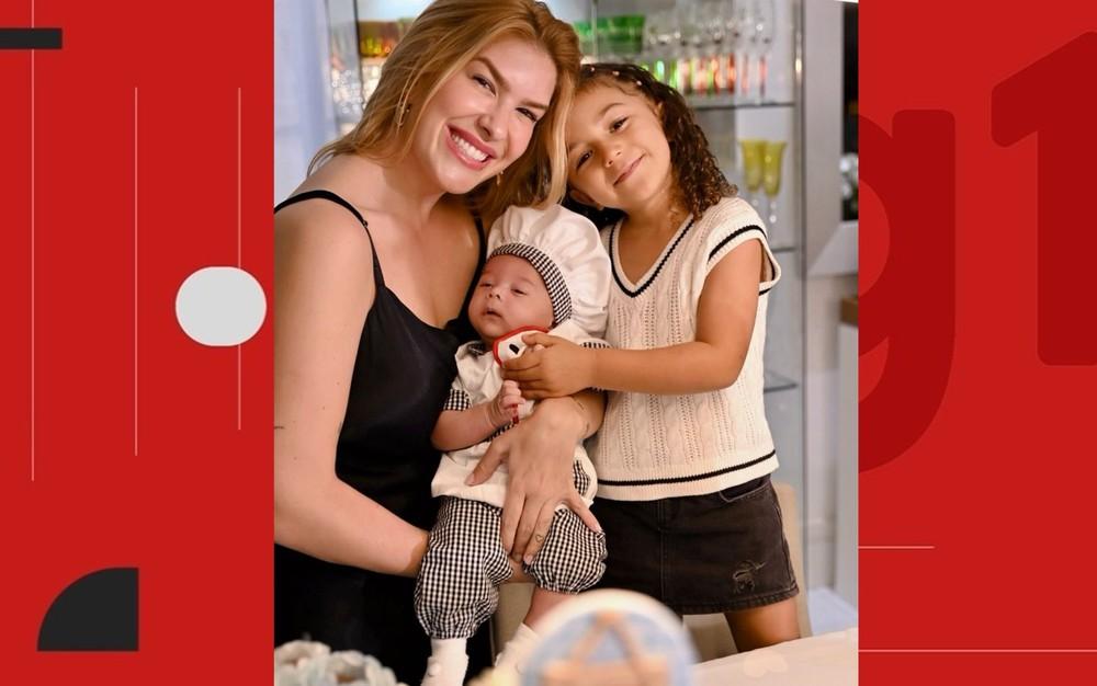 Filho de Lore Improta e Léo Santana explode o fofurômetro em mêsversário: 'Alguém aí aceita o cardápio desse mini-chef?'
