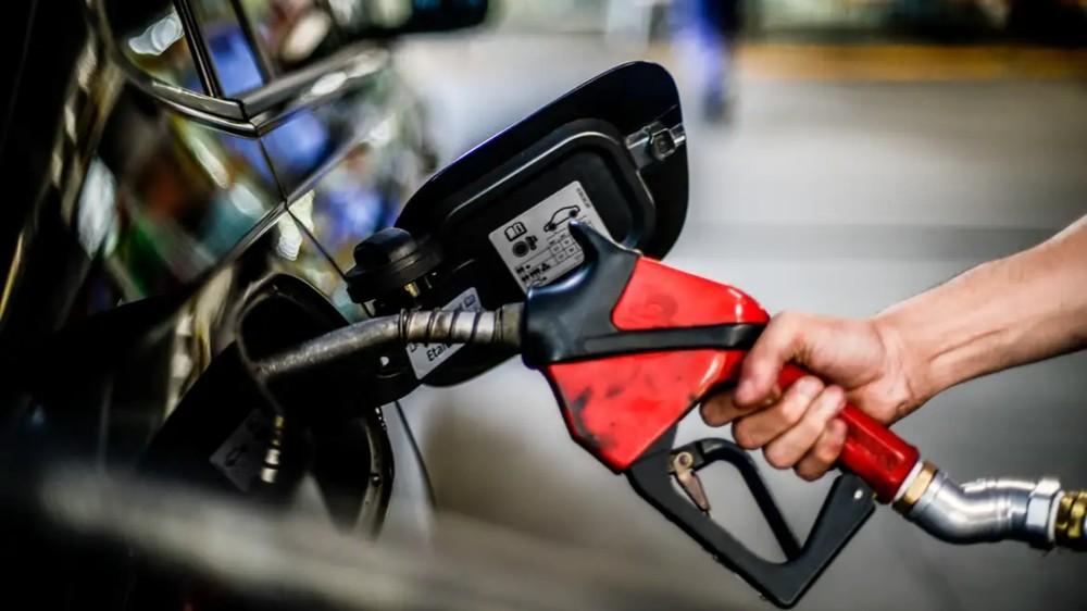 Governo aumenta etanol na gasolina para 32%; veja quais carros podem sentir os efeitos