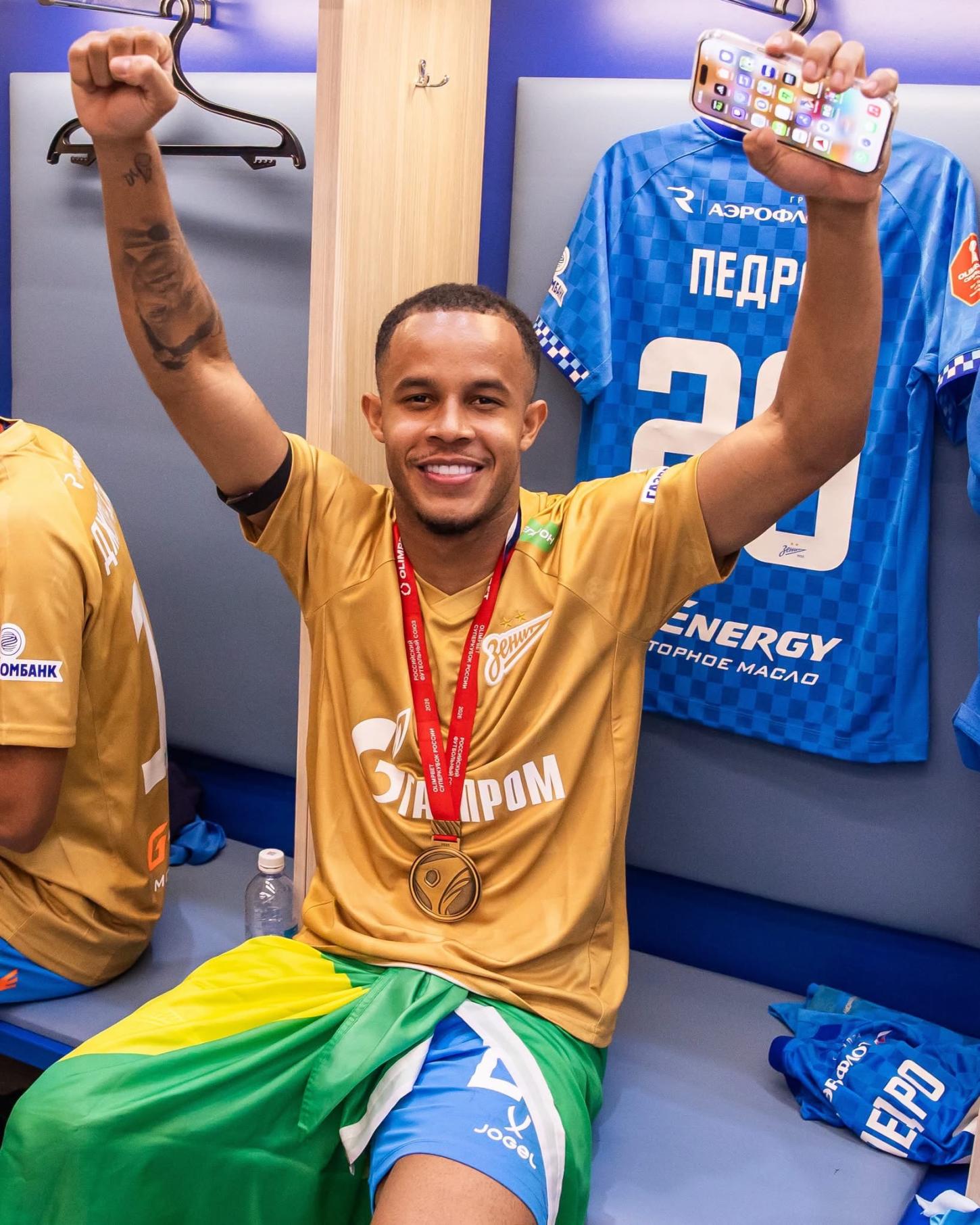 Pedrinho celebra título da SuperCopa da Rússia com o Zenit “Seguimos Somando”
