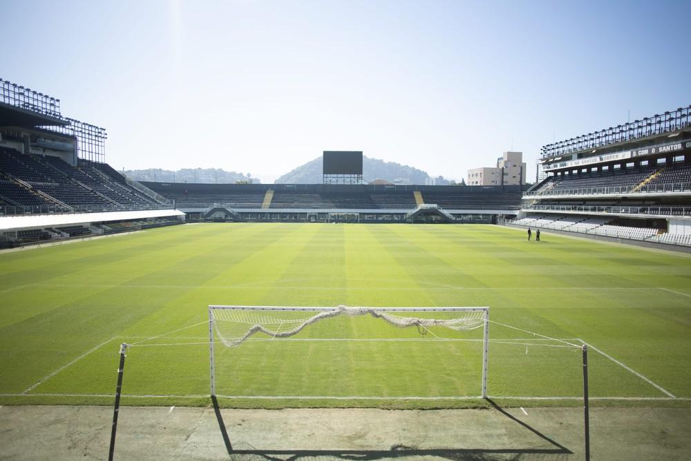 Santos divulga novas imagens do gramado da Vila Belmiro