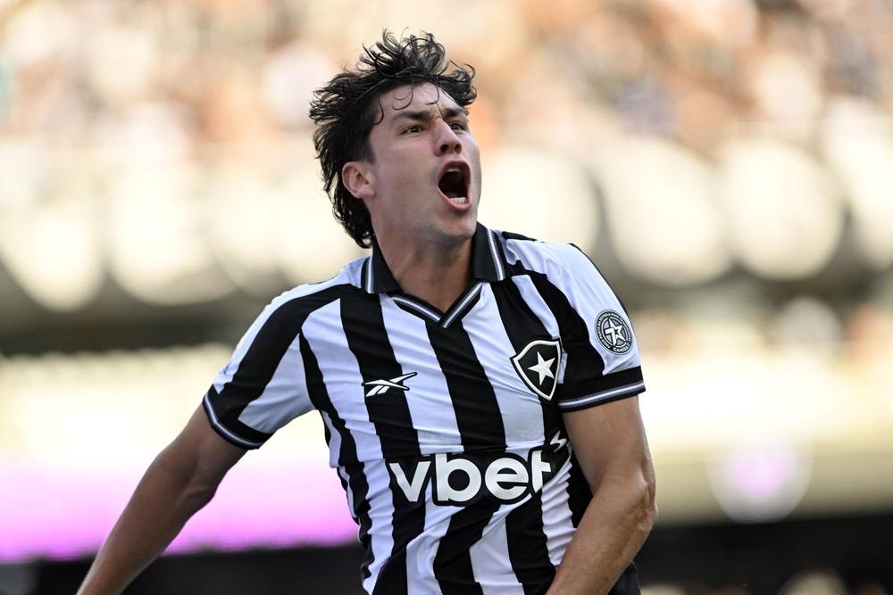 São Paulo e Botafogo avançam em troca de Ferraresi por Newton
