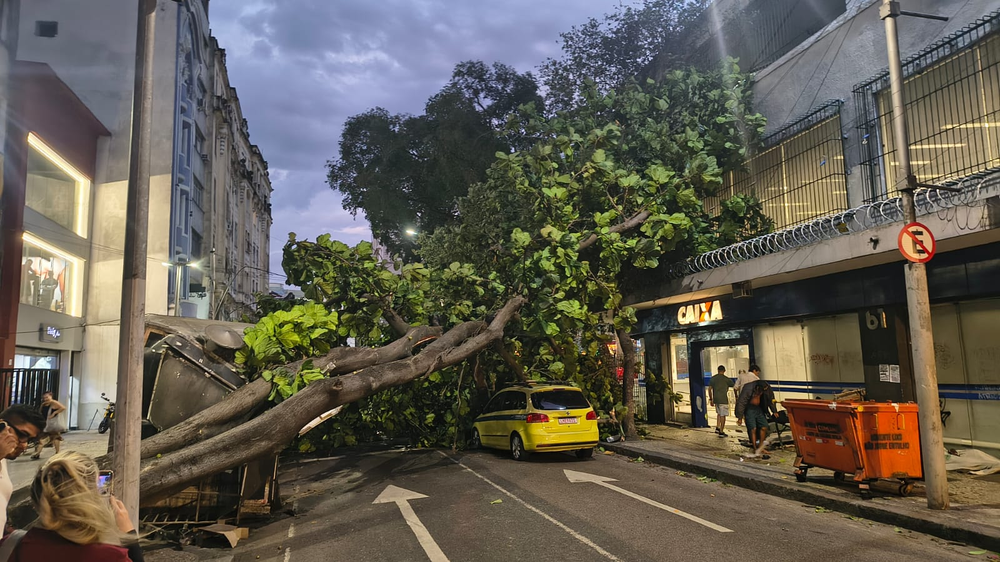 Ventos ainda atingem o Sudeste nesta quinta; Sul tem trégua na chuva, mas rios seguem em atenção