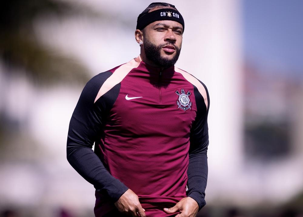 Quando Memphis reestreia pelo Corinthians? Diniz detalha planos de reintegração do atacante