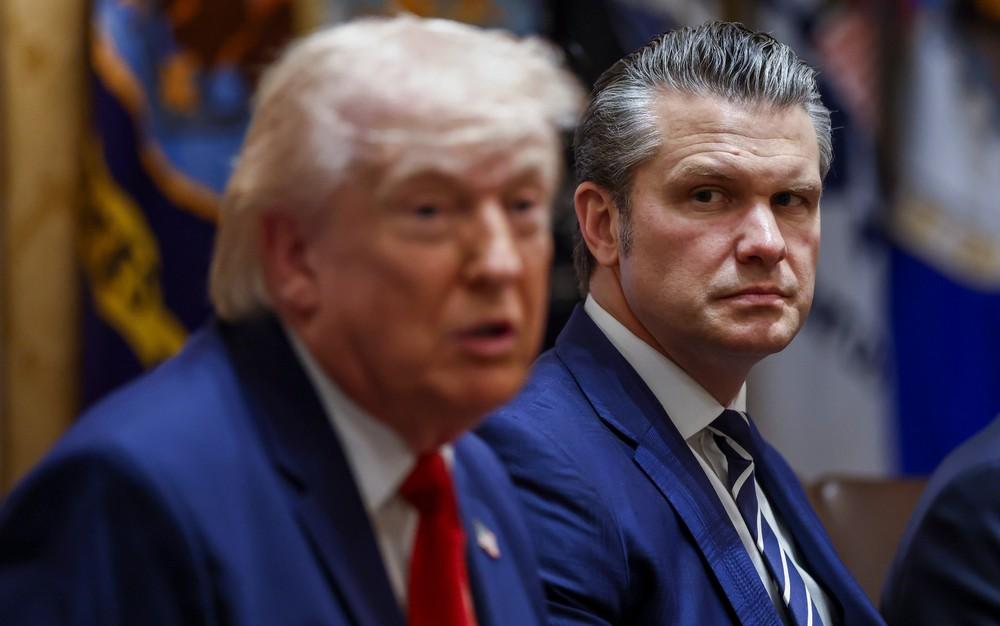 Trump e secretário de Guerra batem boca por falta de mísseis e frustração com conflito no Irã, diz jornal