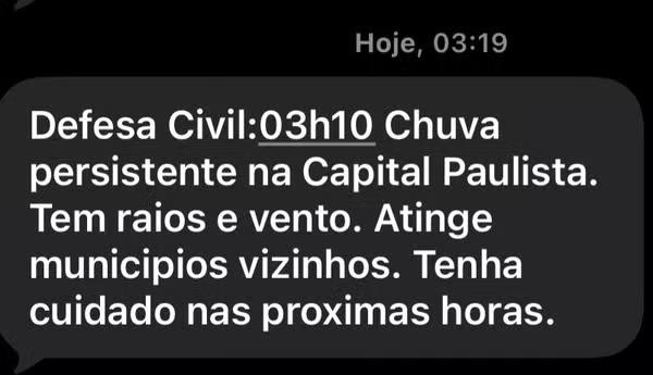 Chuva deixa capital em estado de atenção para alagamentos nesta terça-feira; Defesa Civil emite alerta de raios e vento