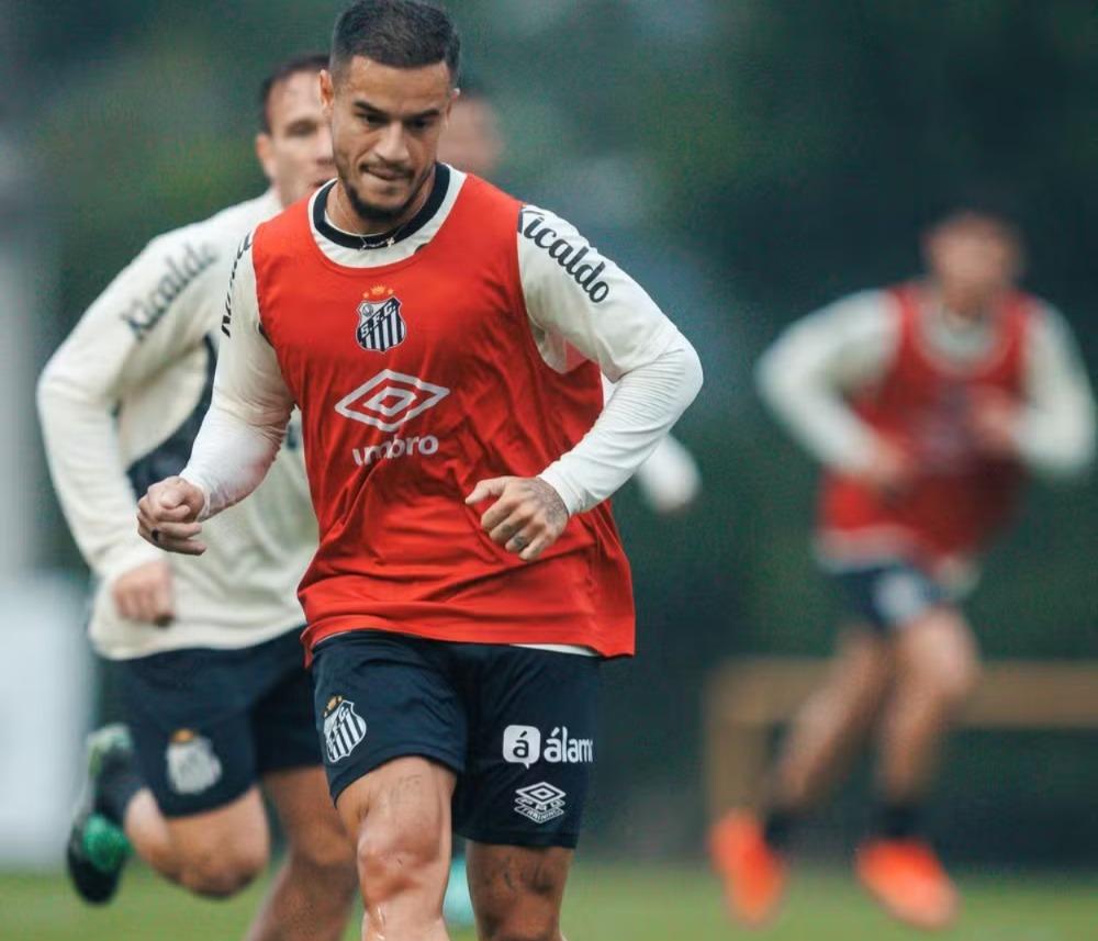 Coutinho impressiona nos treinos do Santos e deve ser relacionado para o clássico contra o São Paulo