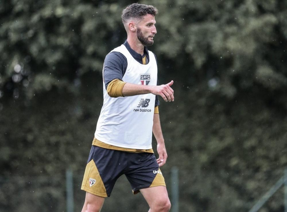 Domingos Duarte rompe ligamento do joelho e não joga mais pelo São Paulo em 2026