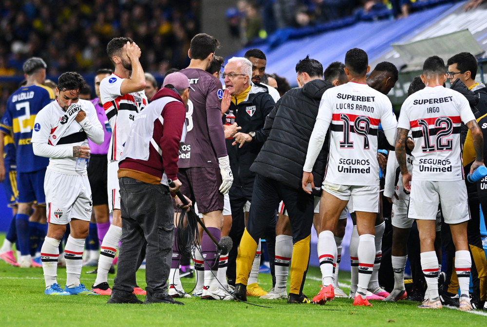 Dorival cita descuido do São Paulo em gol do Boca e lamenta ausência de Calleri na volta