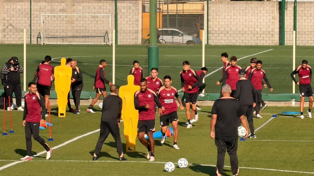 Escalação: Corinthians treina na Argentina e terá desfalques contra o Estudiantes