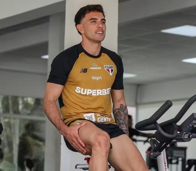 Nem Racing, nem rescisão: a estratégia de Enzo Díaz que trava os planos do São Paulo
