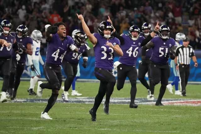 NFL no Rio: kicker dos Ravens explica comemoração de Cristiano Ronaldo depois de chute heroico