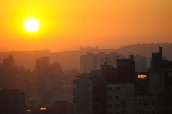 Onda de calor começa neste sábado no Centro-Sul; veja previsão do tempo