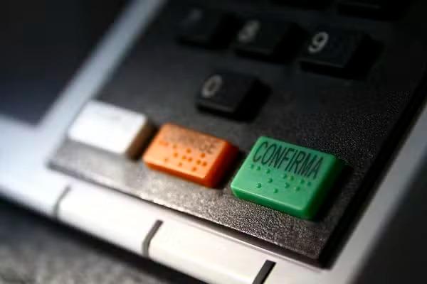 Quaest, 1º turno: veja intenção de voto por região, gênero, idade, identificação política, cor e religião