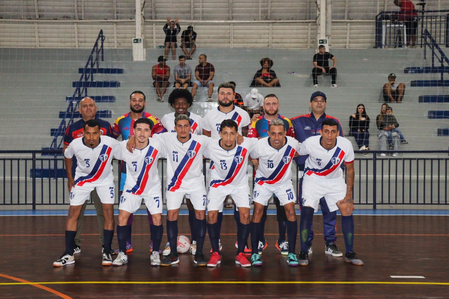 R9 conquista o título com goleada