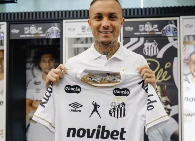 Santos encaminha acerto de contrato com a Adidas para 2028