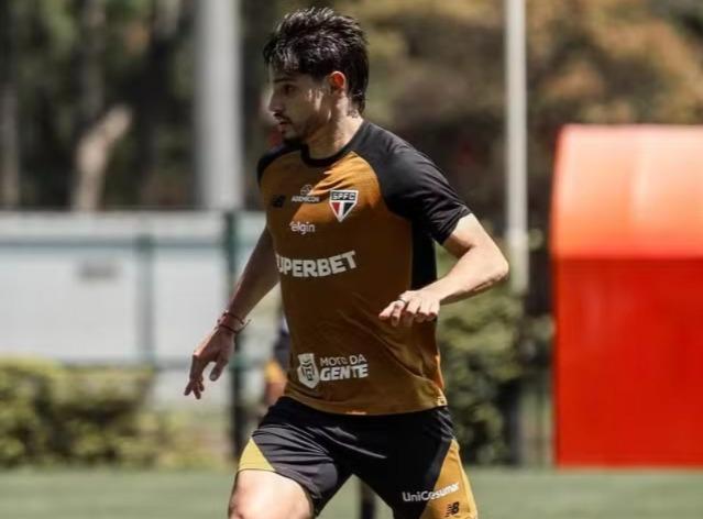 São Paulo treina de olho no clássico e Lucas e Bobadilla avançam na recuperação