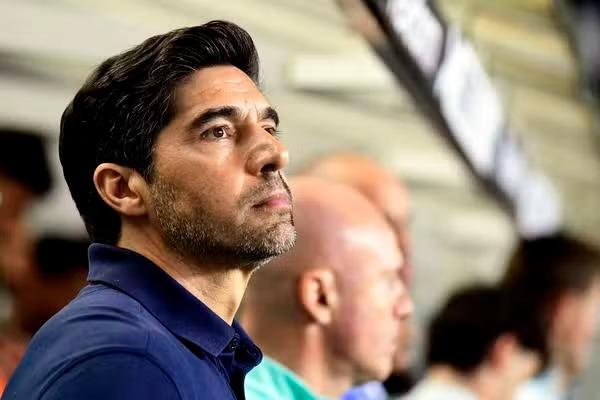 Abel avalia clássico equilibrado do Palmeiras e detona gramado da Vila: 