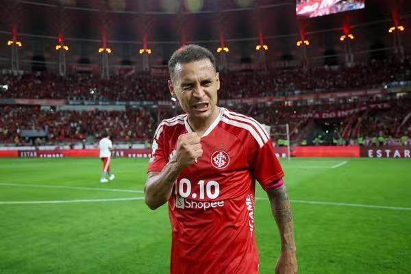 Análise: Inter derruba Diniz e fecha DVD de terror do Corinthians na temporada
