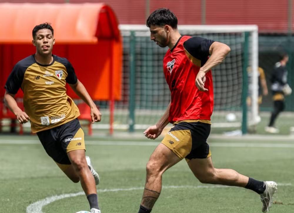 Calleri e Luciano participam de parte do treino do São Paulo em preparação para jogo contra o Vasco