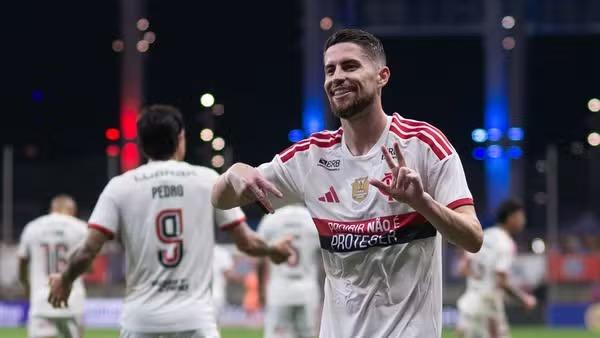 Chances do Brasileirão: potencial de título do Flamengo é de 69% e Palmeiras tem 31%