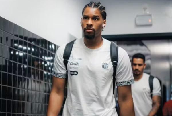 Comissão técnica do Santos terá conversa sobre Diógenes após nova falha do goleiro