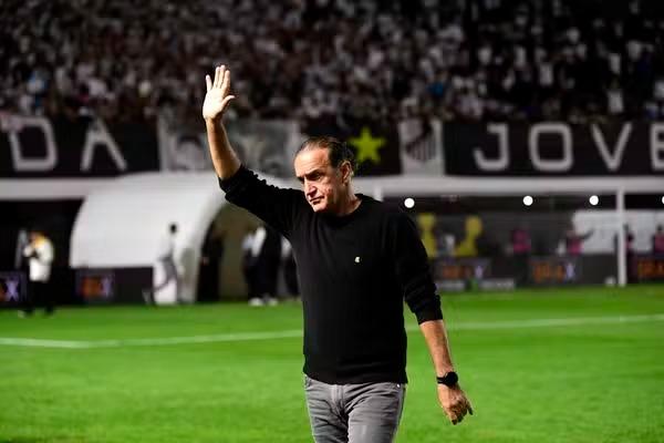 Cuca valoriza empate do Santos no clássico e minimiza discussão com Gabigol: 