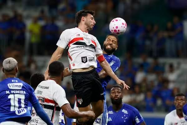 Dorival reconhece momento difícil e revela papo no vestiário do São Paulo: 
