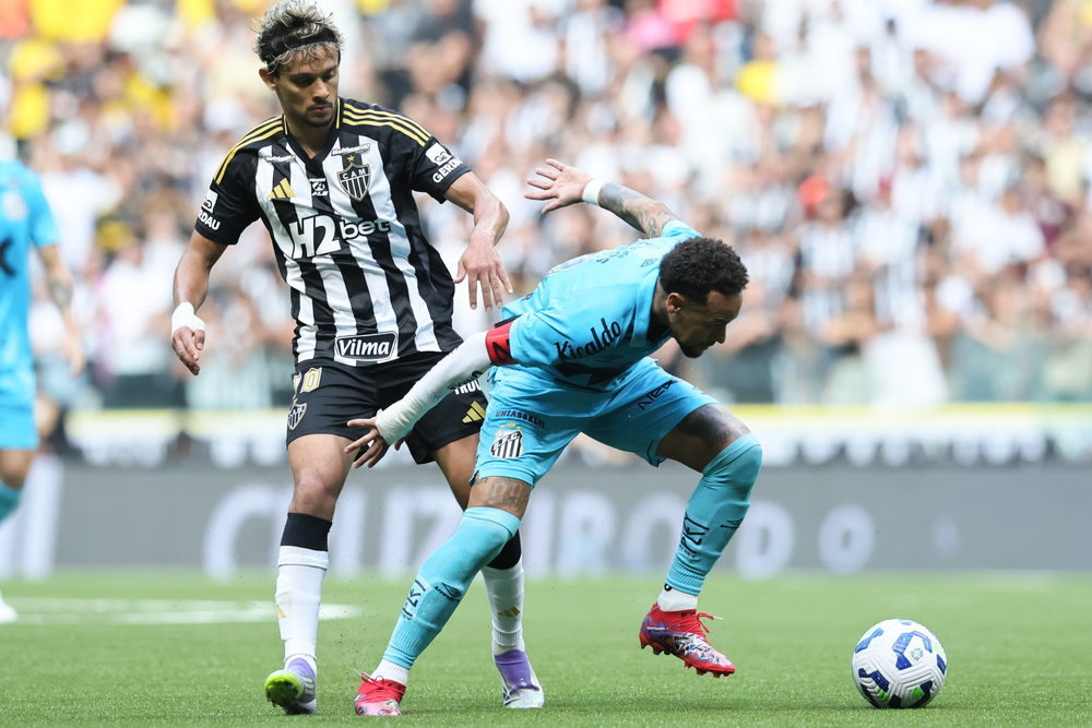 Dúvida contra o Atlético-MG, Neymar atuou 81 minutos no sintético desde a volta ao Santos