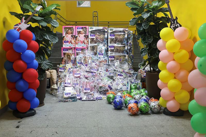 Família comemora Dia das Crianças com festa e distribuição de brinquedos